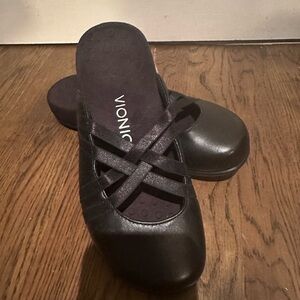 Viotta nick women’s slip on mules black size 6